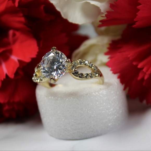 Gold Split shoulder beautiful CZ ring - Picture 1 of 8